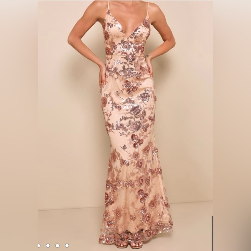 NWT - Lulus sequined dress rose gold